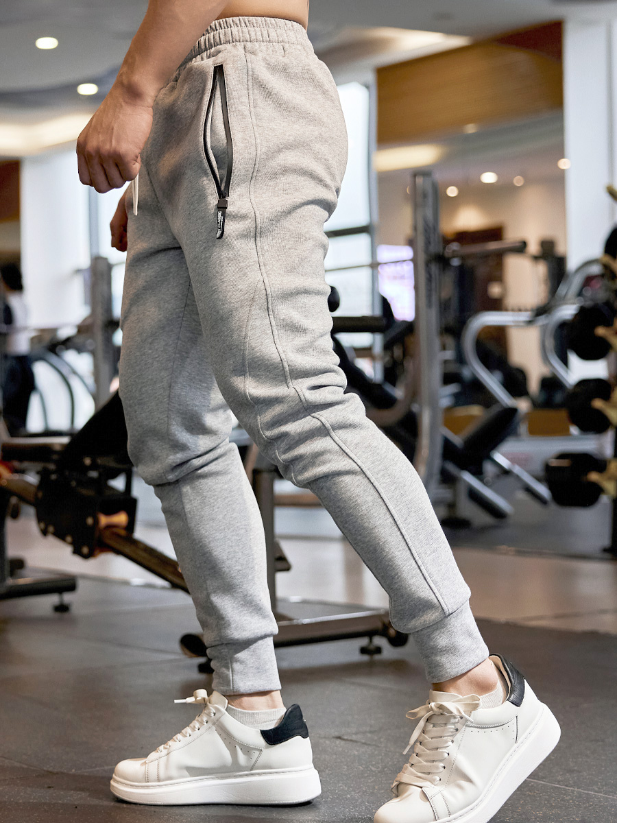 スポーツパンツ 動きやすさ極める細身スポーツパンツ