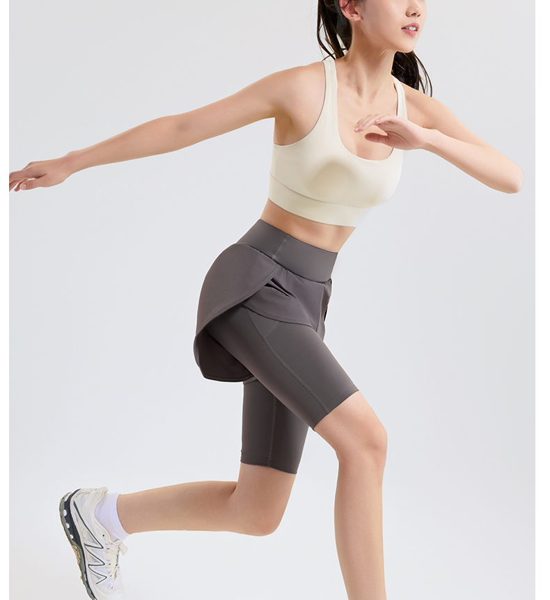 スポーツパンツ 二層構造でアクティブなショート