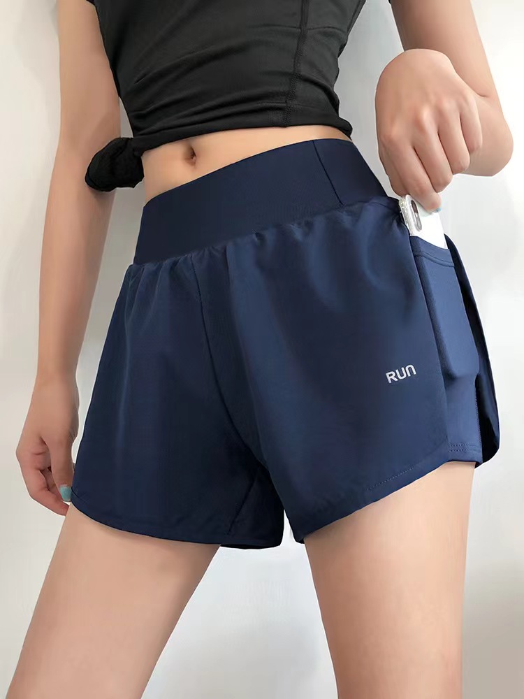スポーツパンツ 動きやすさ重視の機能性ショート
