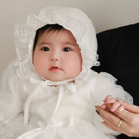 ベビードレス　純白レースが優雅にきらめく、肌に優しい退院用ベビードレス　女の子　男の子　お宮参り　百日祝い　新生児〜90cm