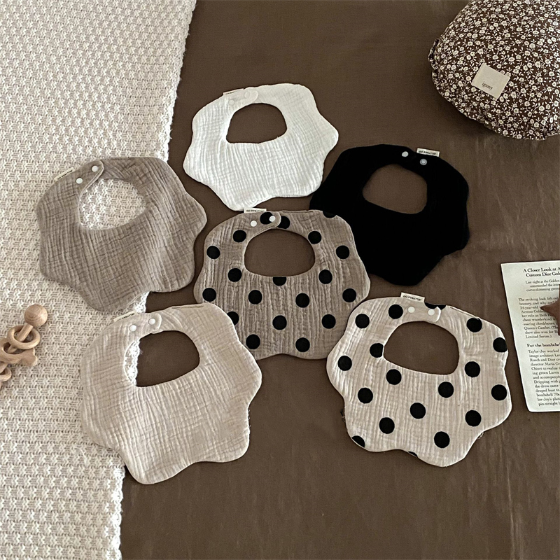 ベビードレス 花びら型ベビースタイ 水玉 360度回転 新生児よだれかけ