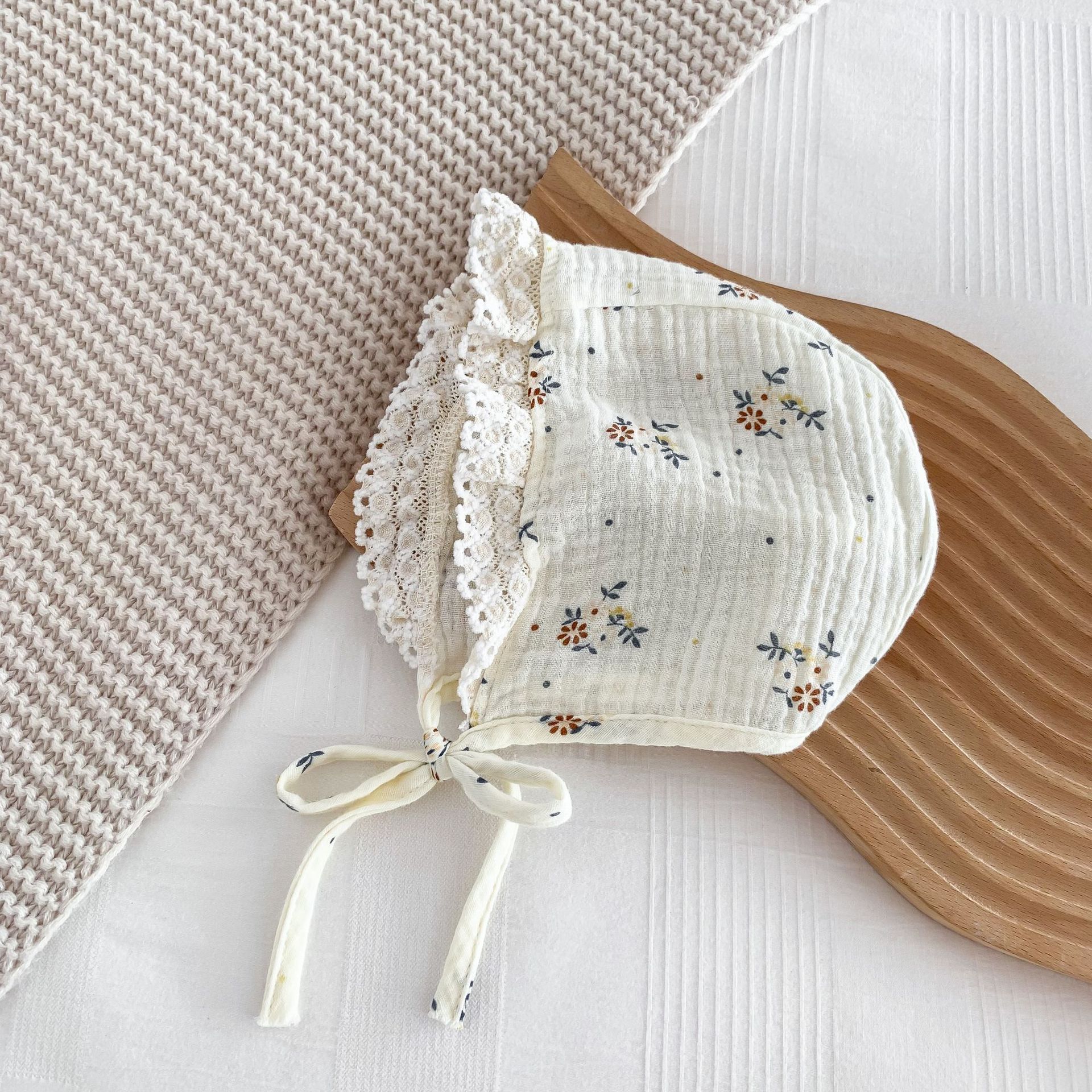 ベビードレス 花刺繍レース付き帽子セットロンパース