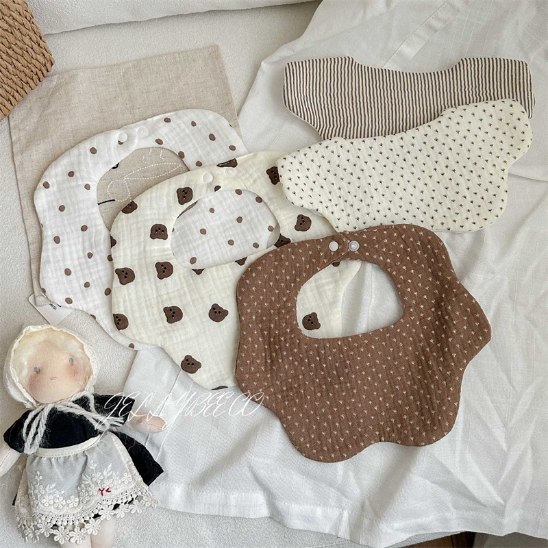 ベビードレス 花びら型ベビースタイ 回転式よだれかけ 水玉柄 新生児用