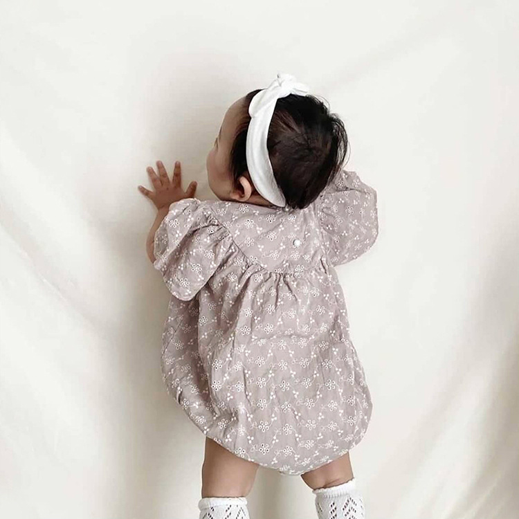 ベビードレス 花刺繍と丸襟が映える、お宮参りにぴったりの上品ベビードレス