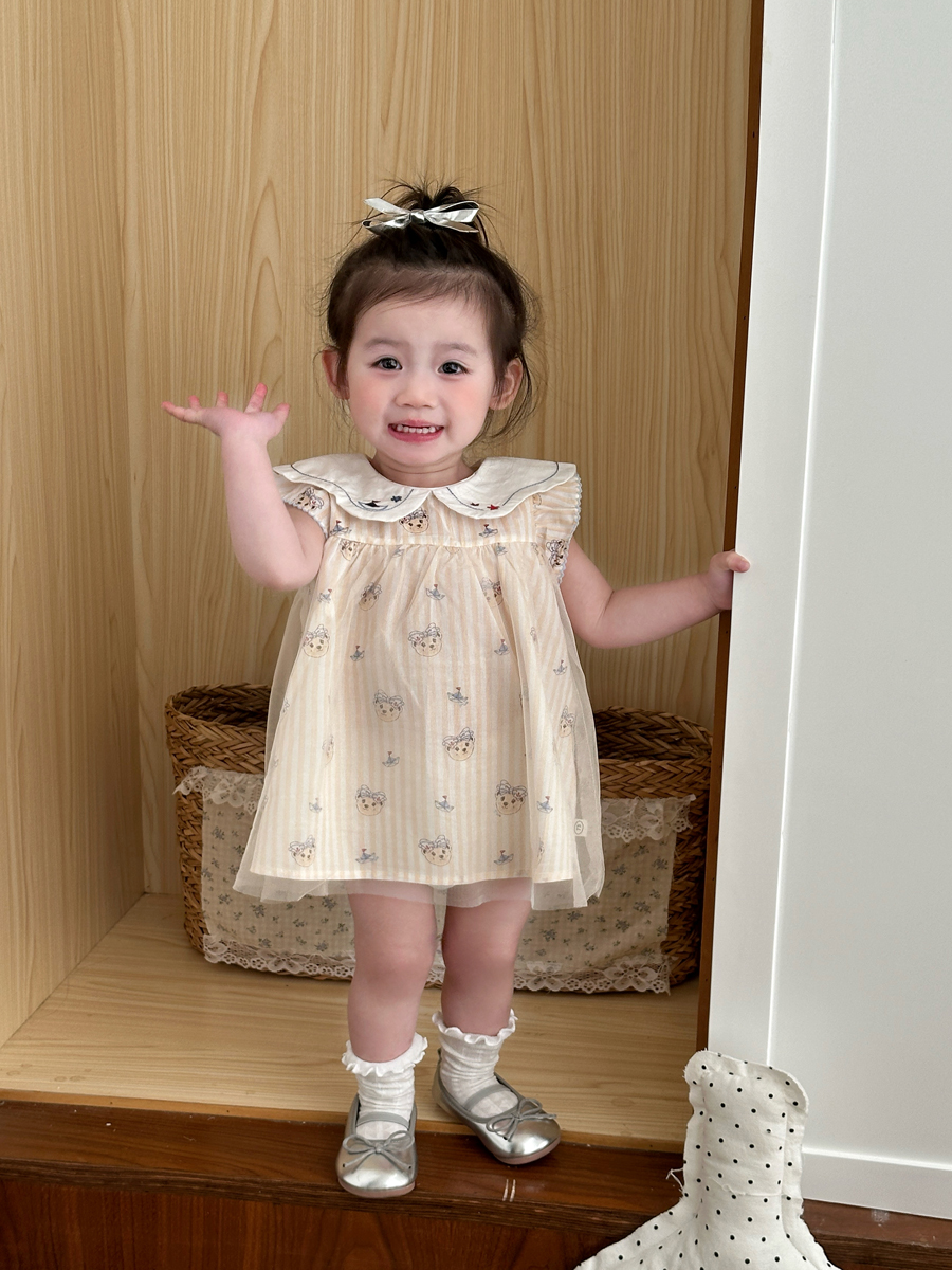 ベビードレス　小さな模様と丸襟が愛らしい、クラシカルなベビードレス　女の子　結婚式　女の子　男の子　結婚式　お食い初め　70cm ~ 110cm