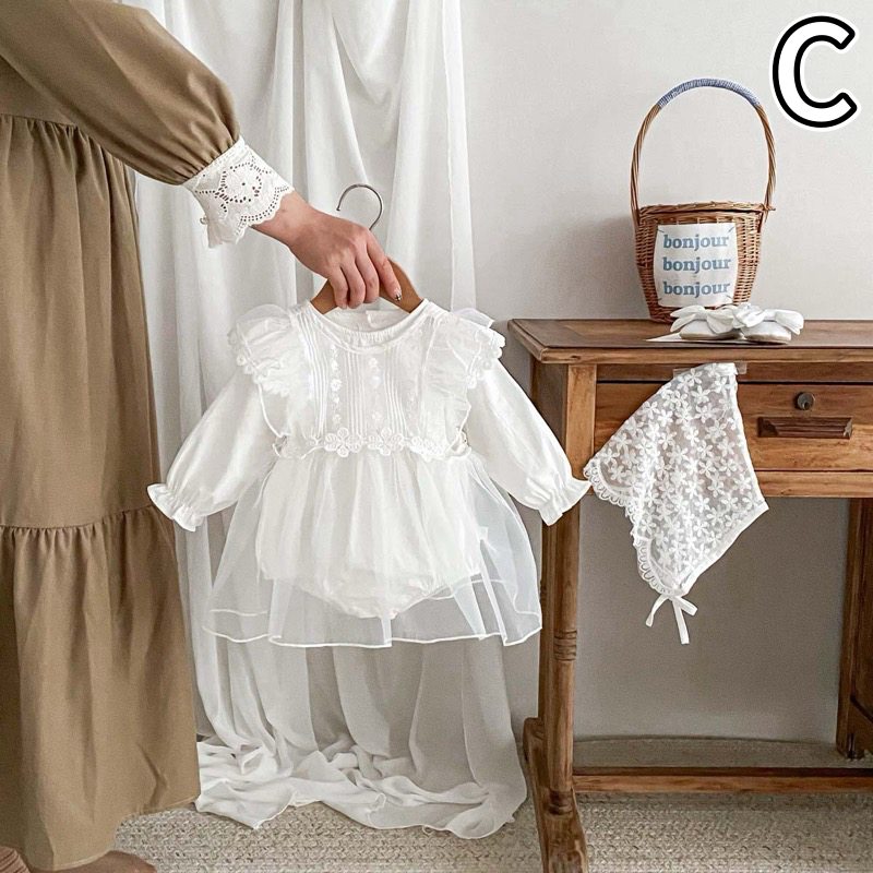 女の子用レース付き白いベビードレス帽子セット