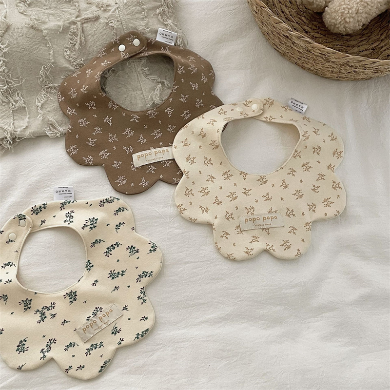 ベビードレス 新作花びら型よだれかけ　小花柄３種セット　新生児用