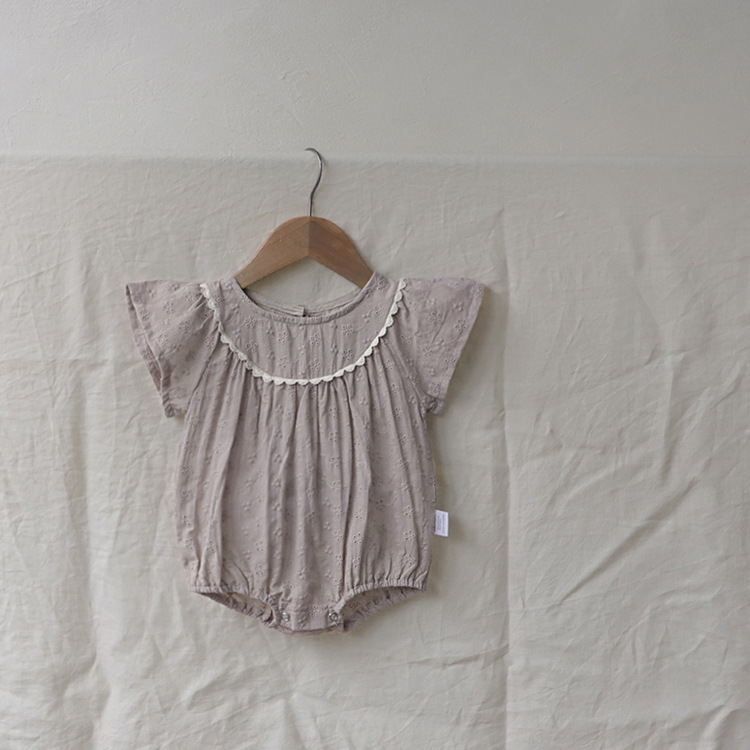 ベビードレス 花刺繍と丸襟が映える、お宮参りにぴったりの上品ベビードレス