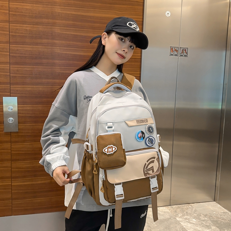 https://fulmo-img-server.com/back2school/31b15690-c7a4-4eda-8ec2-8a8ce93eaffc.jpg