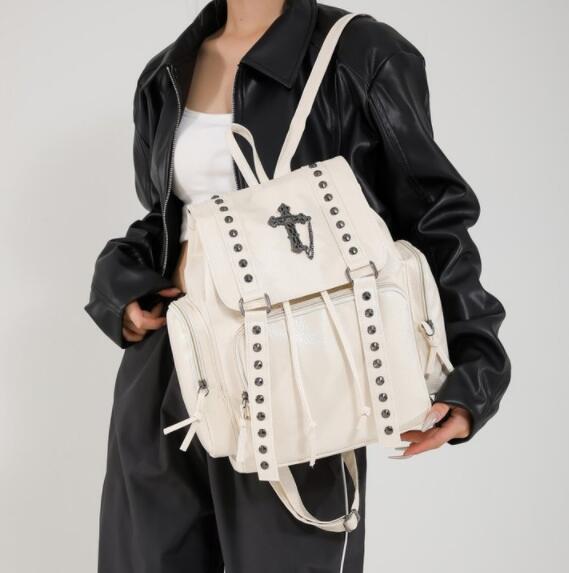 高校生 リュック 合成皮革十字架デザイン大容量リュック