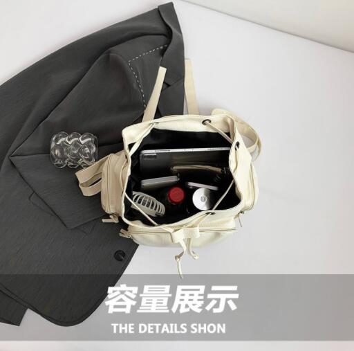 高校生 リュック 合成皮革十字架デザイン大容量リュック