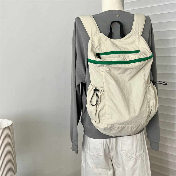 https://fulmo-img-server.com/back2school/ad8cfbaa-0387-4e66-b72d-f1ac1da98ce3.jpg