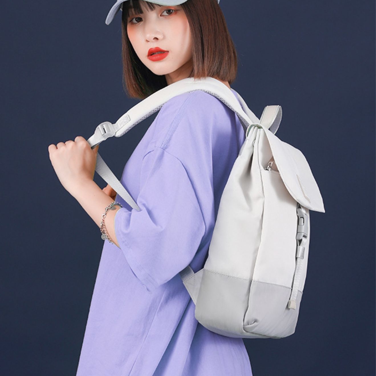 バックパック シンプル方形フラップバックパック