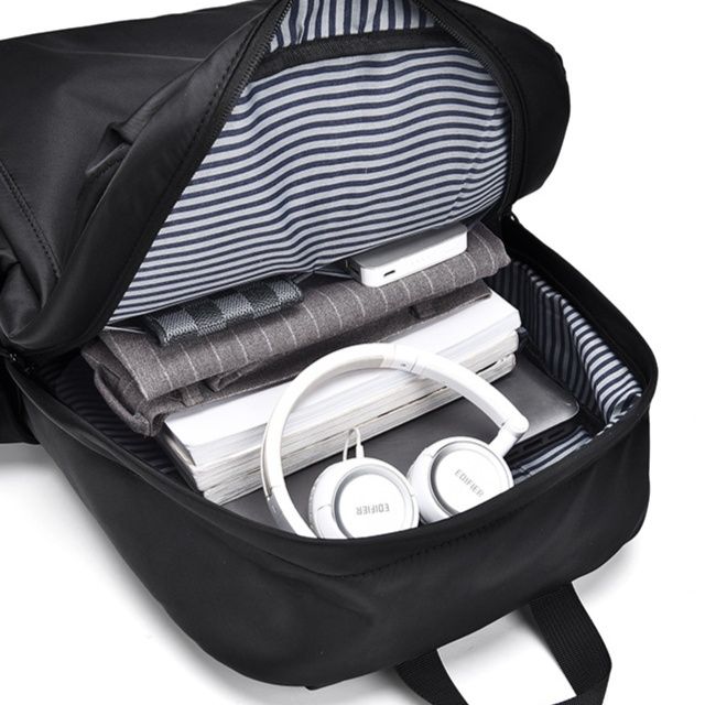 旅行 多機能収納大容量バックパック