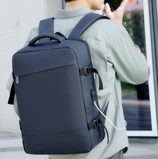 旅行 多機能軽量バックパック