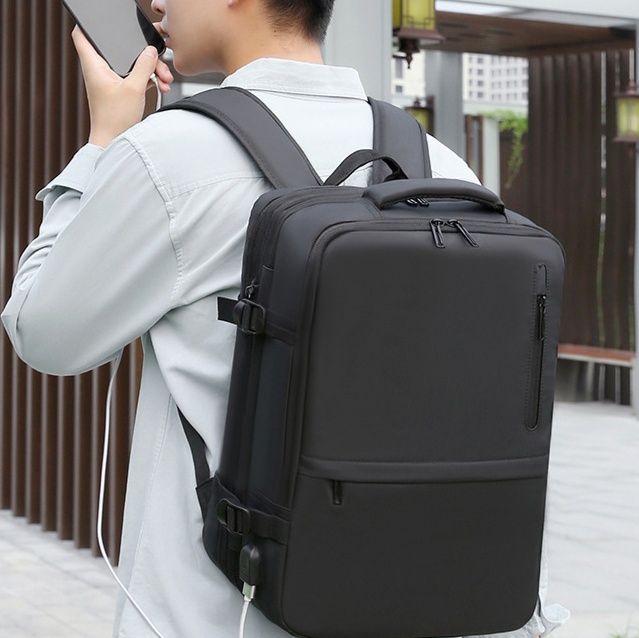 旅行 多機能収納バックパック