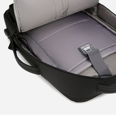 多機能大容量ビジネスバックパック