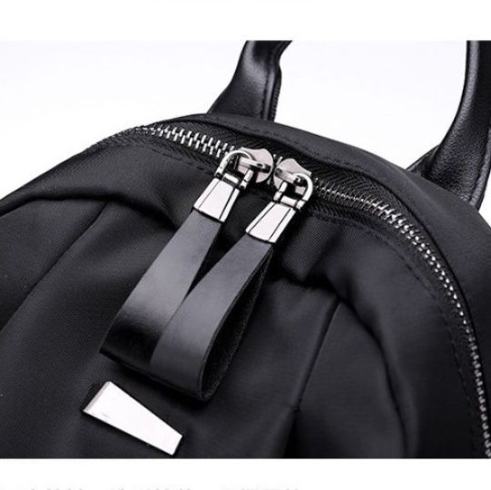  軽量ナイロン製丸みフォルムの通勤用バックパック