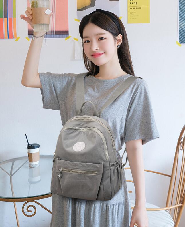 通勤用大容量軽量バックパック多機能収納