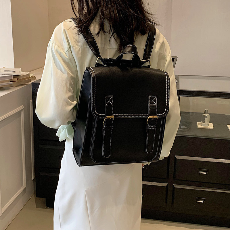 クラシカルステッチデザインスクエア型バックパック