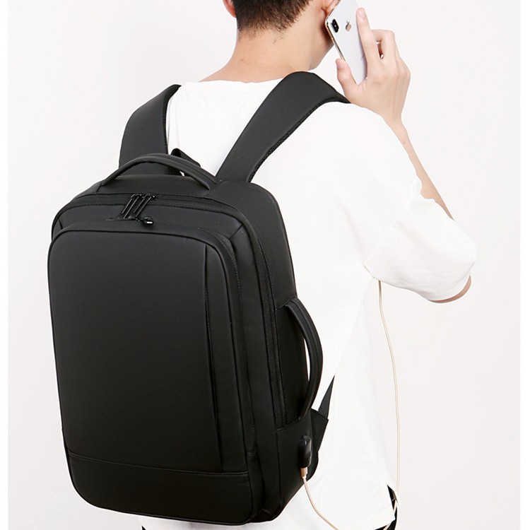 多機能大容量ビジネスバックパック