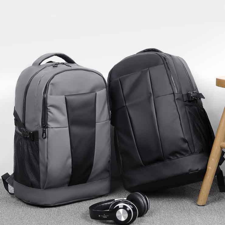 バックパック 通勤用撥水加工大容量