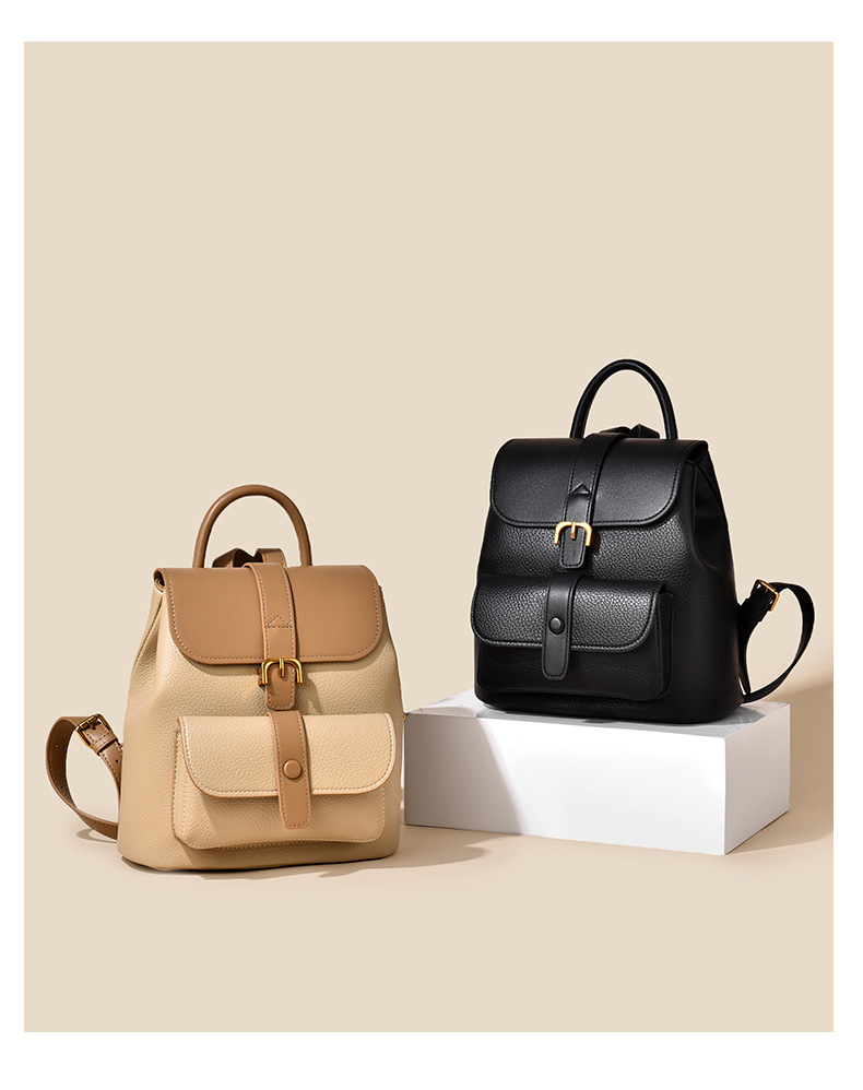 上質レザー調フラップ付き多機能バックパック