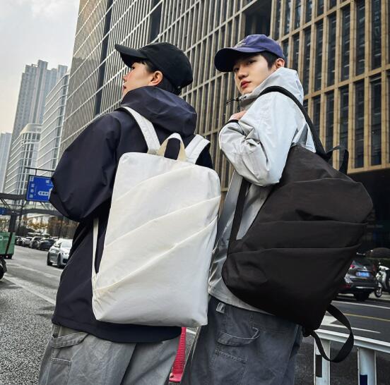 バックパック 通勤対応多機能