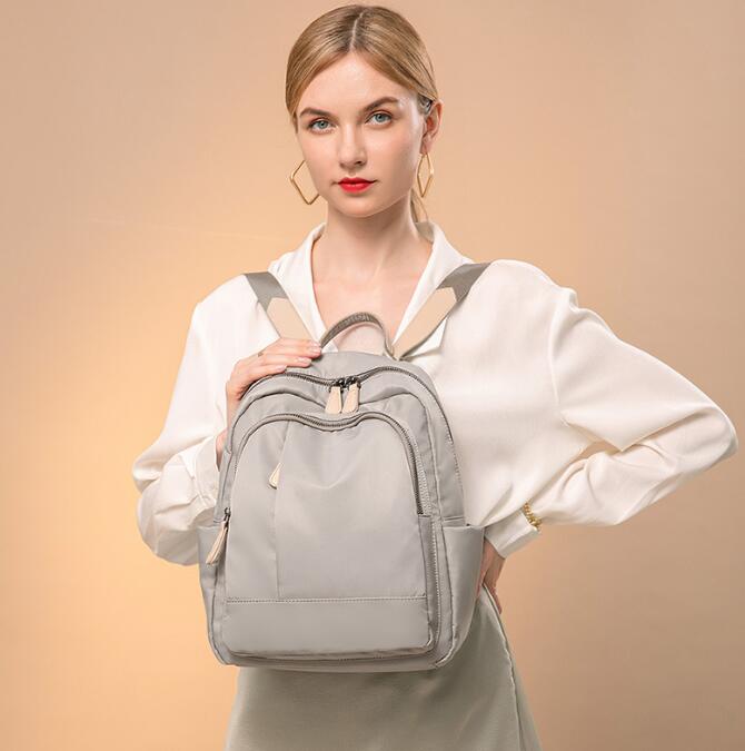 通勤用女性向け大容量軽量バックパック