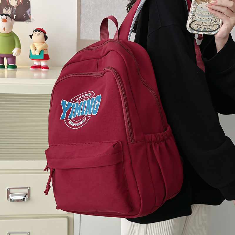 ロゴ刺繍入りカジュアル通学バックパック