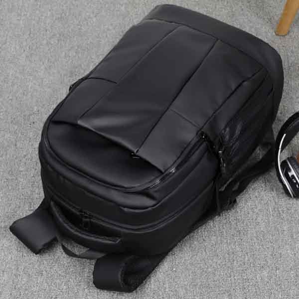 バックパック 通勤用撥水加工大容量