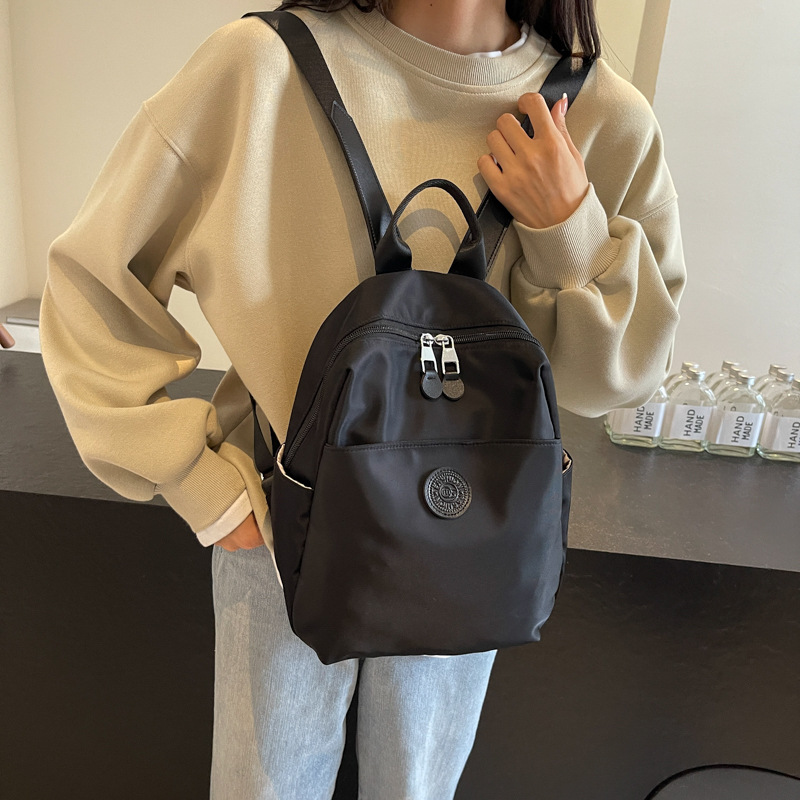 バックパック 軽量ナイロン素材のシンプルミニリュック