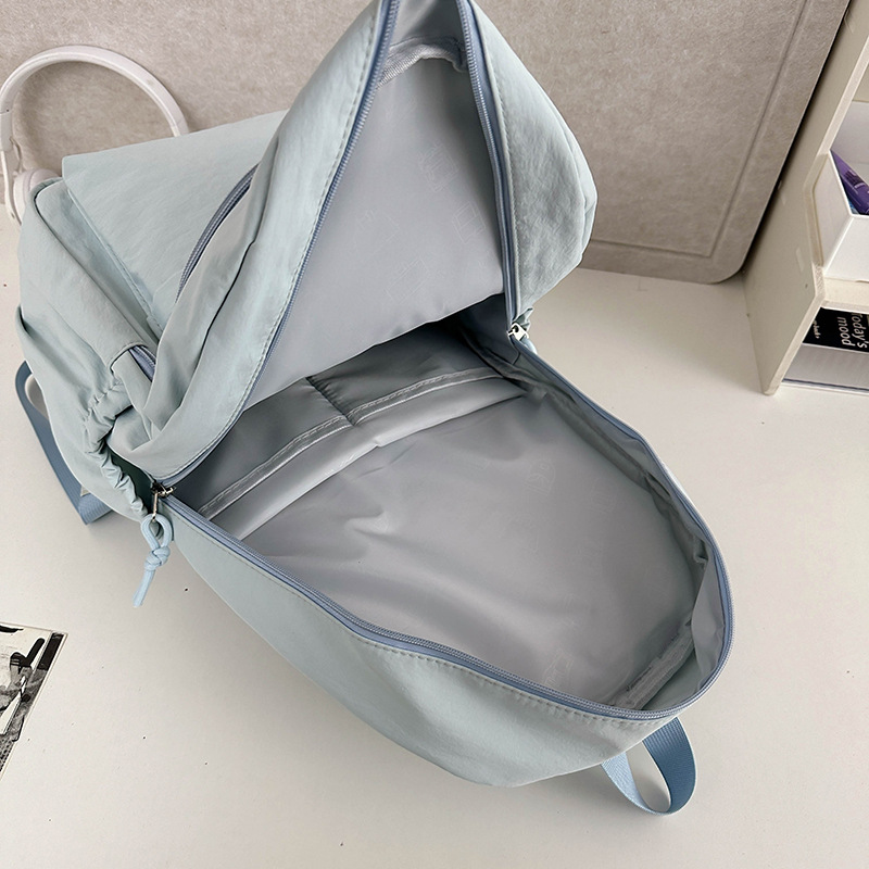 ロゴ刺繍入りカジュアル通学バックパック