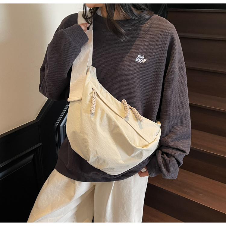 ナイロンバッグ やわらかシルエット斜め掛けサコッシュ