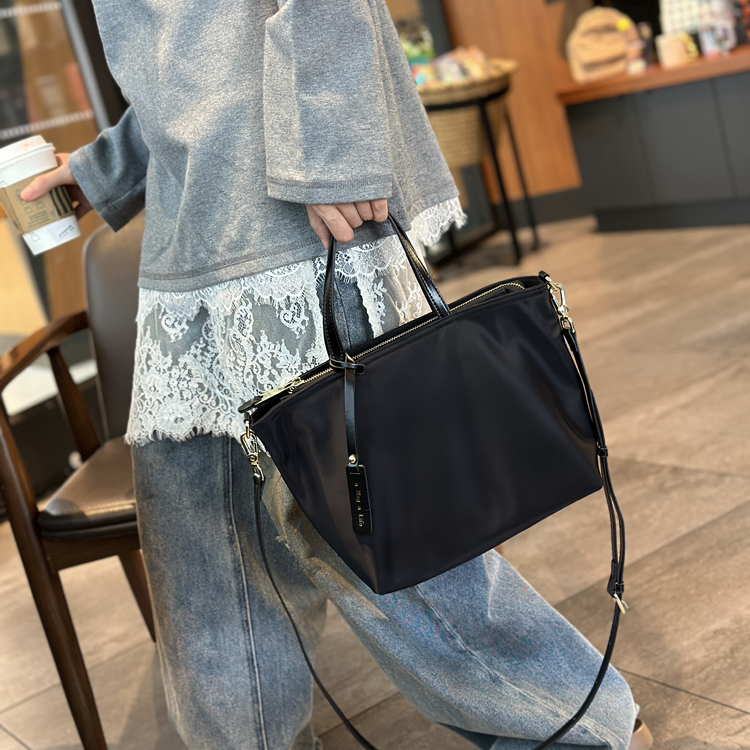 ナイロンバッグ シンプル上品 多機能トート