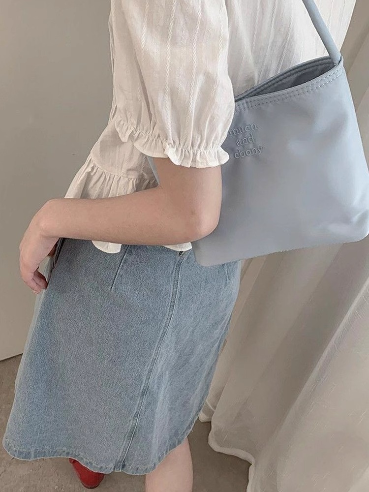ナイロンバッグ シンプル刺繍入りミニショルダー