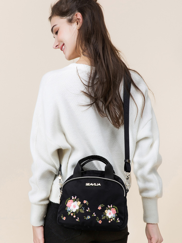 ナイロンバッグ 花刺繍入りコンパクトサコッシュ