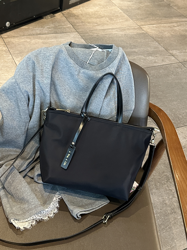 ナイロンバッグ シンプル上品 多機能トート