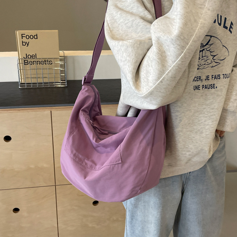 ナイロンバッグ 軽量ナイロン三日月型ショルダーバッグ