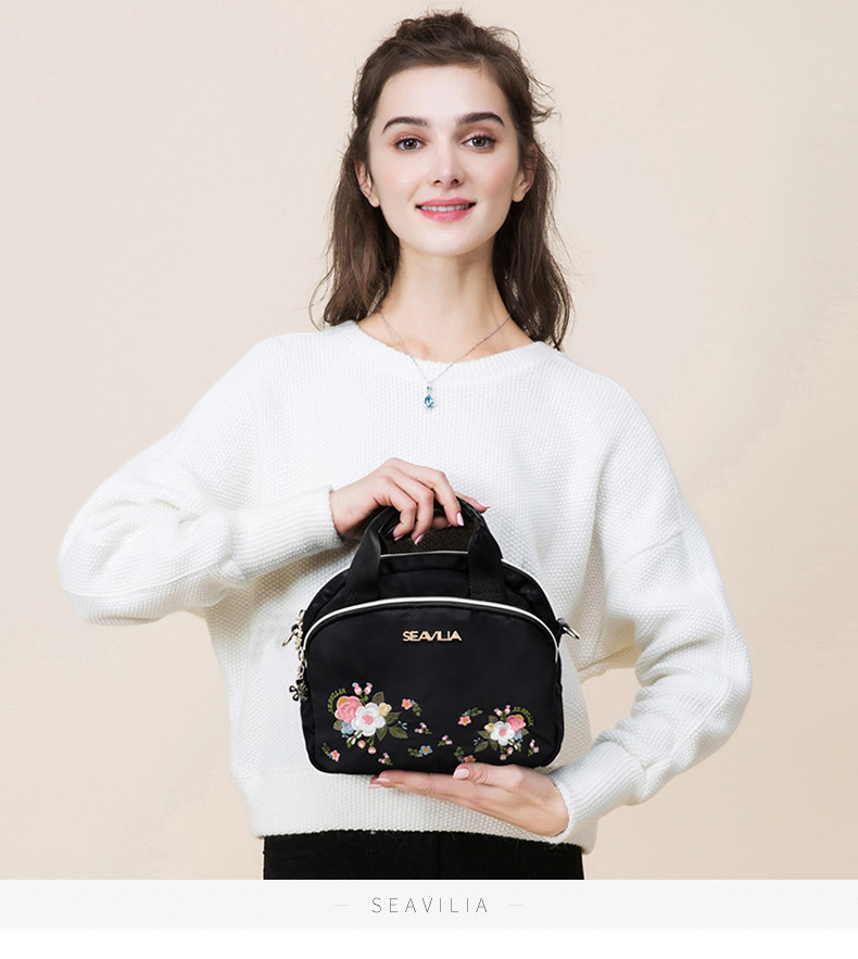 ナイロンバッグ 花刺繍入りコンパクトサコッシュ