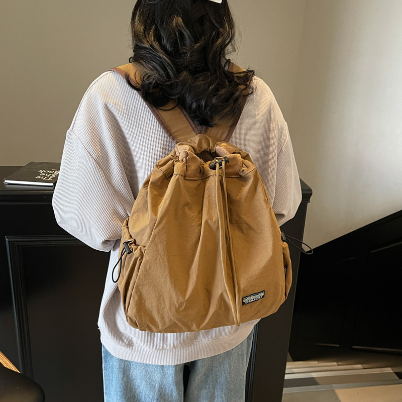 ナイロンバッグ シンプル巾着リュック