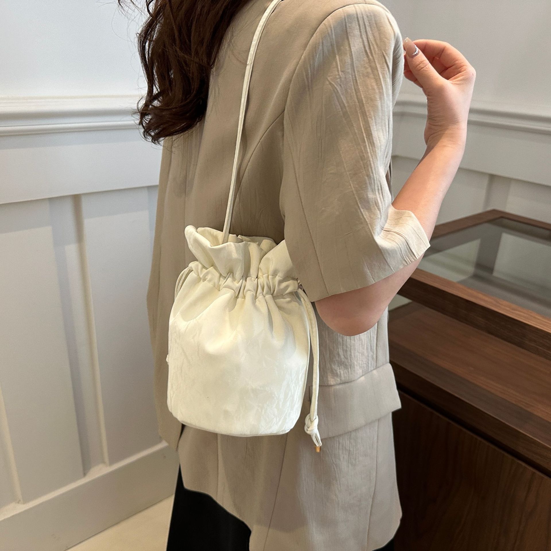 https://fulmo-img-server.com/baggly/b4e08446-1738-41ce-b876-7ae244f7f87f.jpg