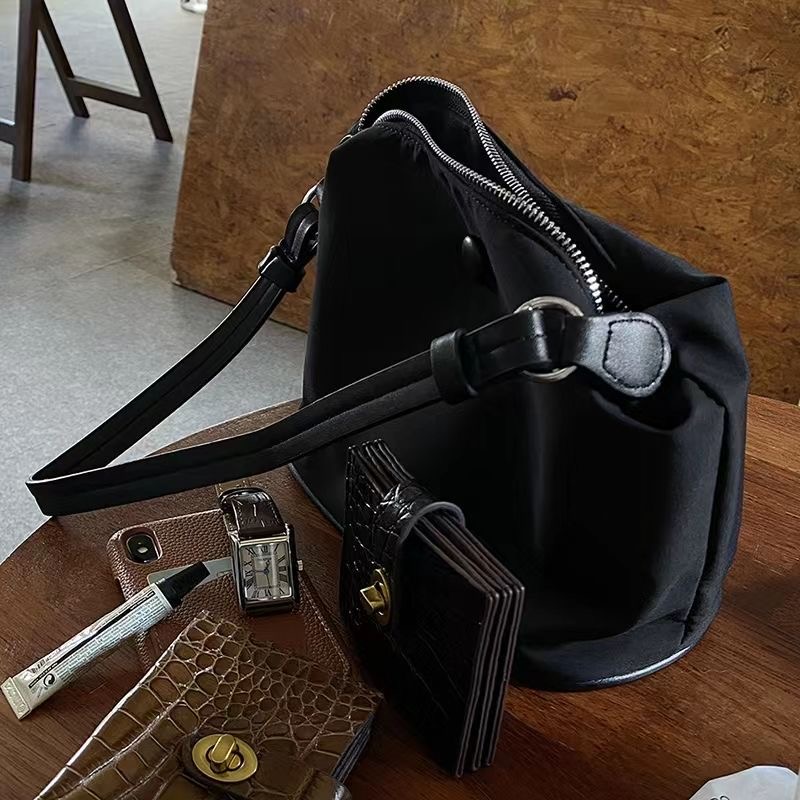 ナイロンバッグ シンプル収納ナイロンショルダー