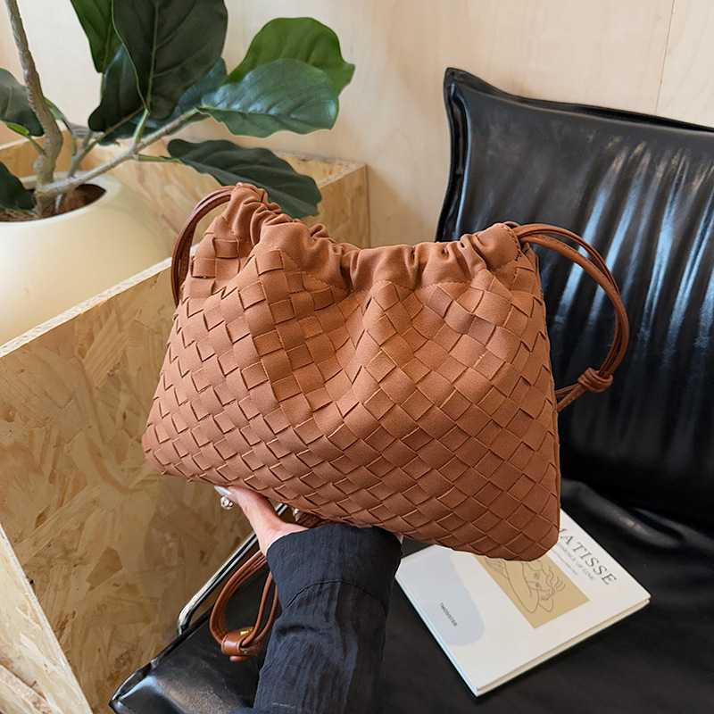ショルダーバッグレディース 編み込み巾着風ショルダーバッグ
