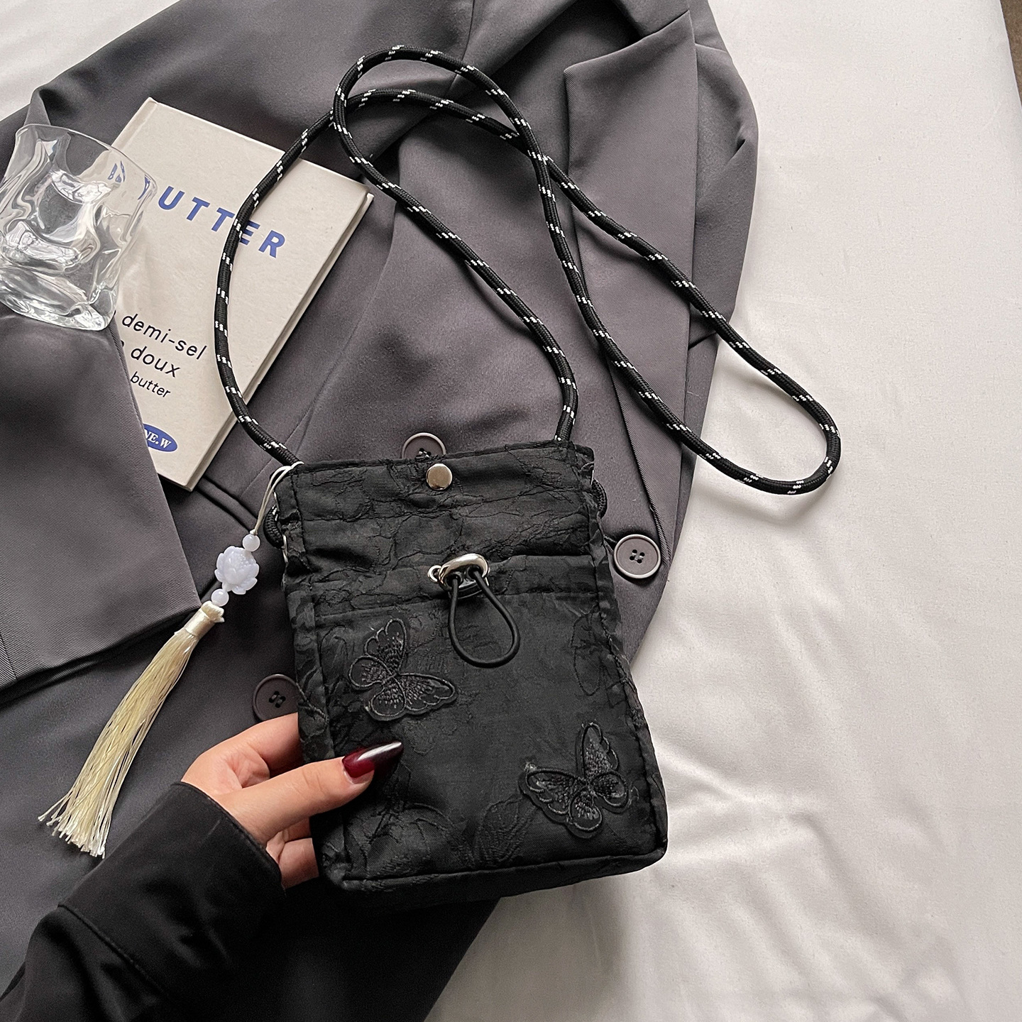 ショルダーバッグレディース 蝶々刺繍タッセル付きミニショルダー
