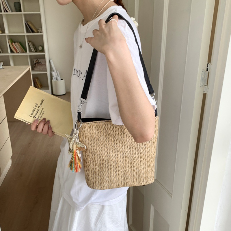 ショルダーバッグレディース 星飾り付き彩りボーダーカゴバッグ
