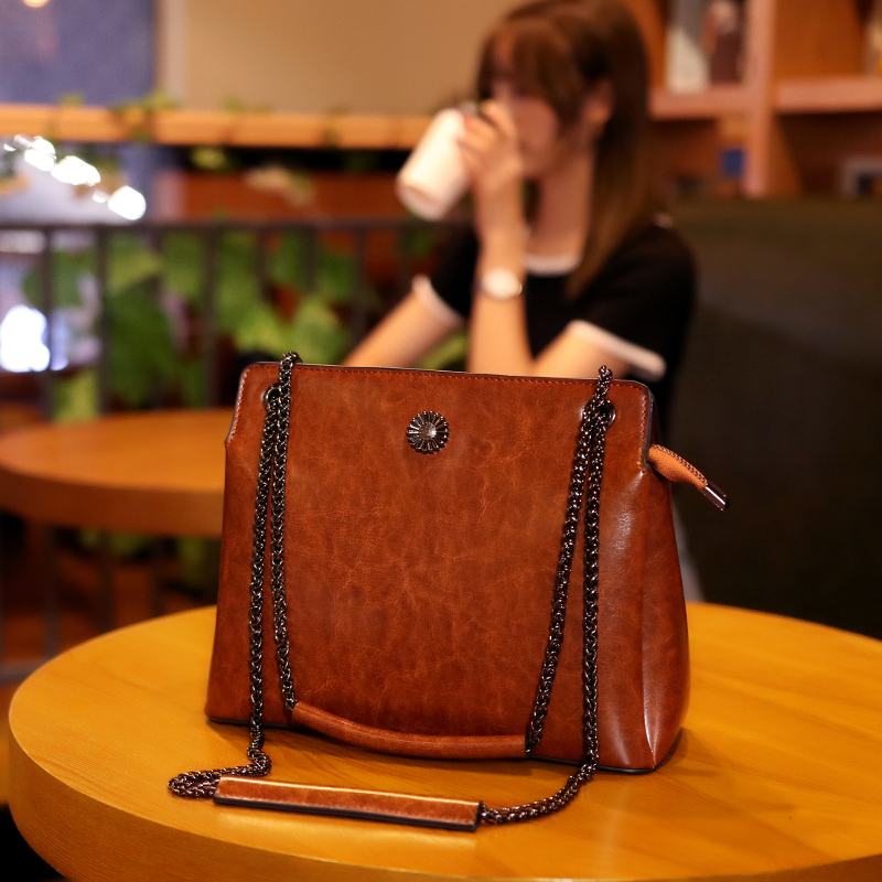 ショルダーバッグレディース 上品メダリオンチェーンバッグ