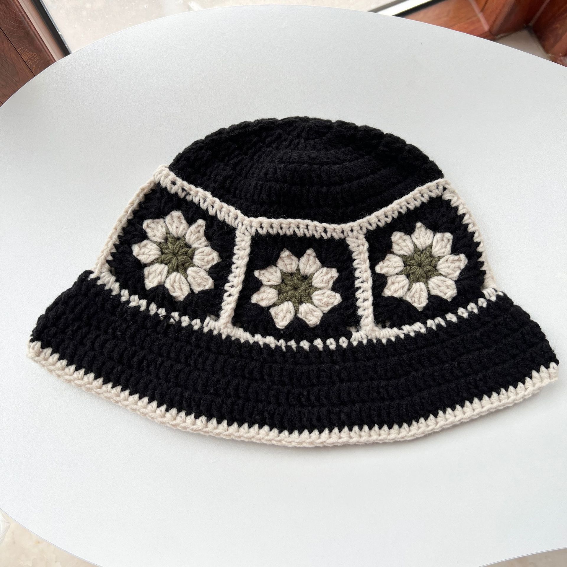 バケットハット 花モチーフ かぎ針編みのクロシェ 手編みバケットハット