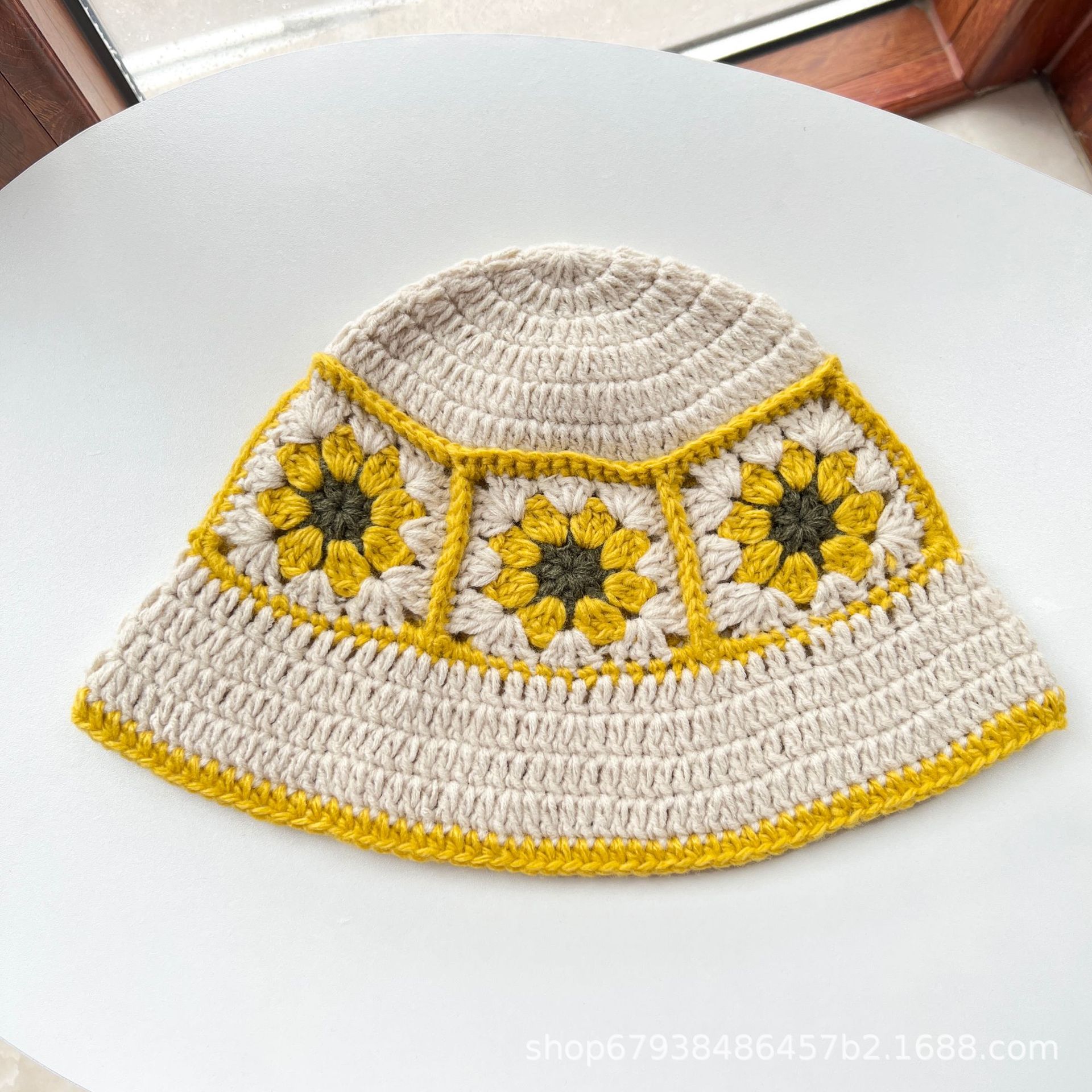 バケットハット 花モチーフ かぎ針編みのクロシェ 手編みバケットハット