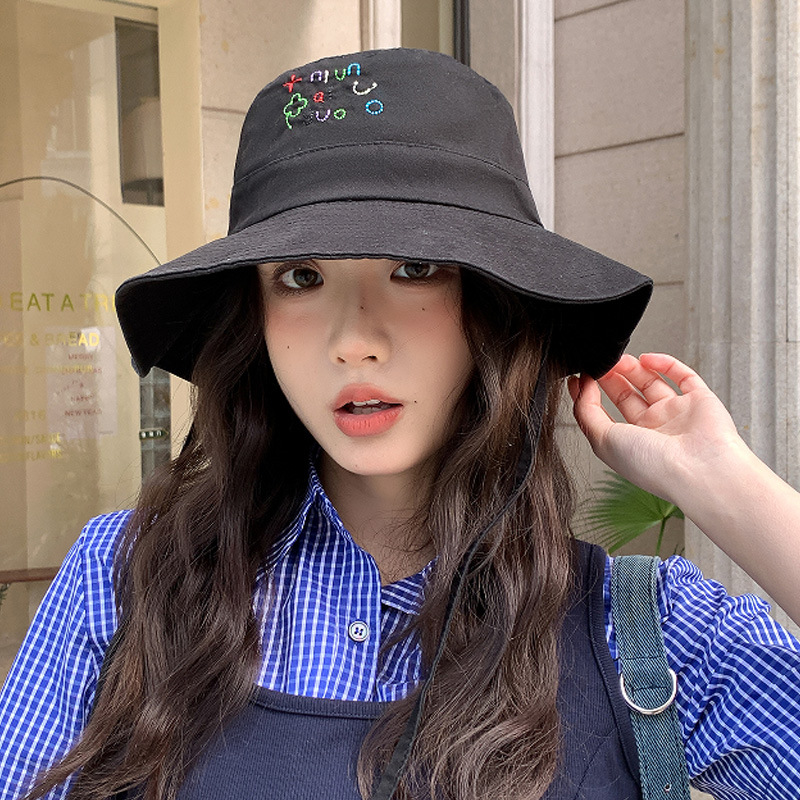 バケットハット カラフル刺繍文字入り紐付きバケットハット